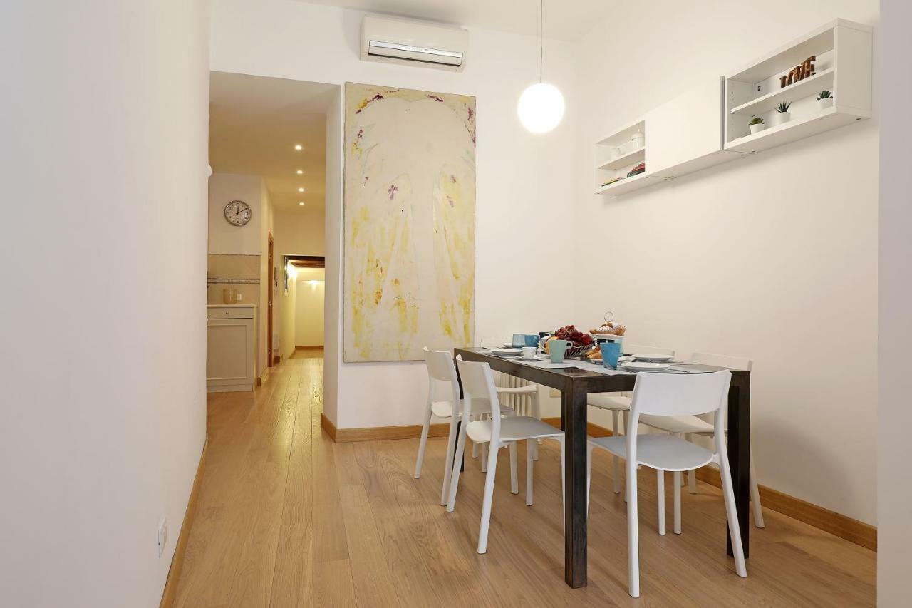 Croce 77 Central Apartment *